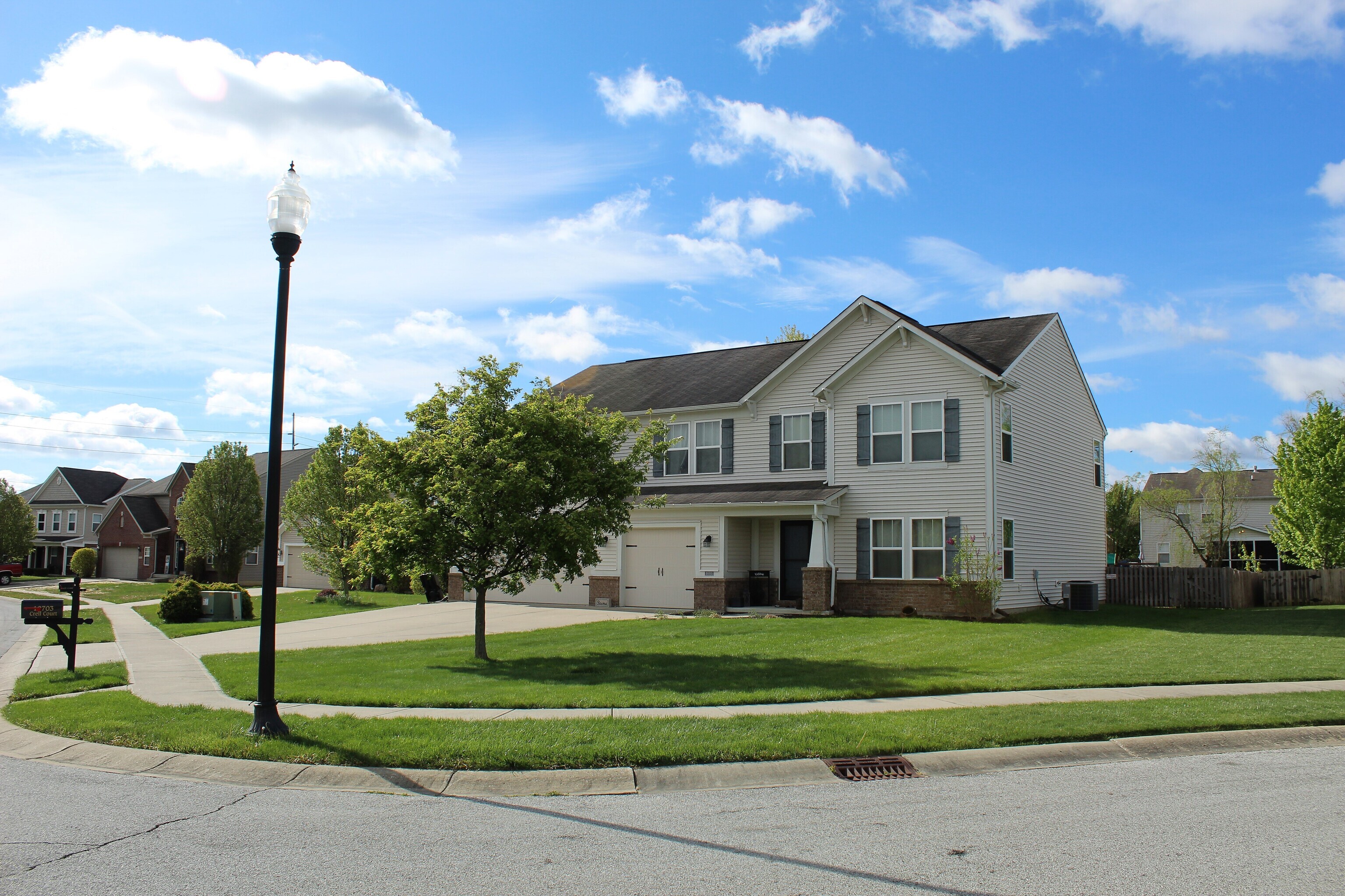 10703 Crell Court Indianapolis, IN 46239 - Photo 3 of 34