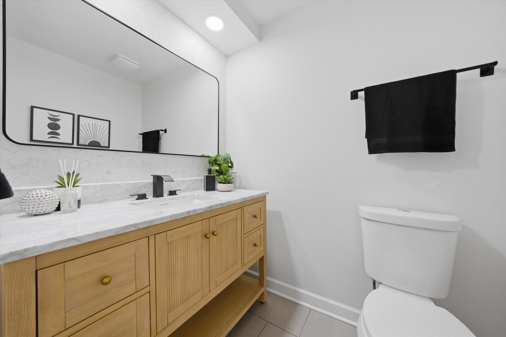 2932 Polly Lane Flossmoor, IL 60422 - Photo 20 of 53 a bathroom with a toilet sink and mirror