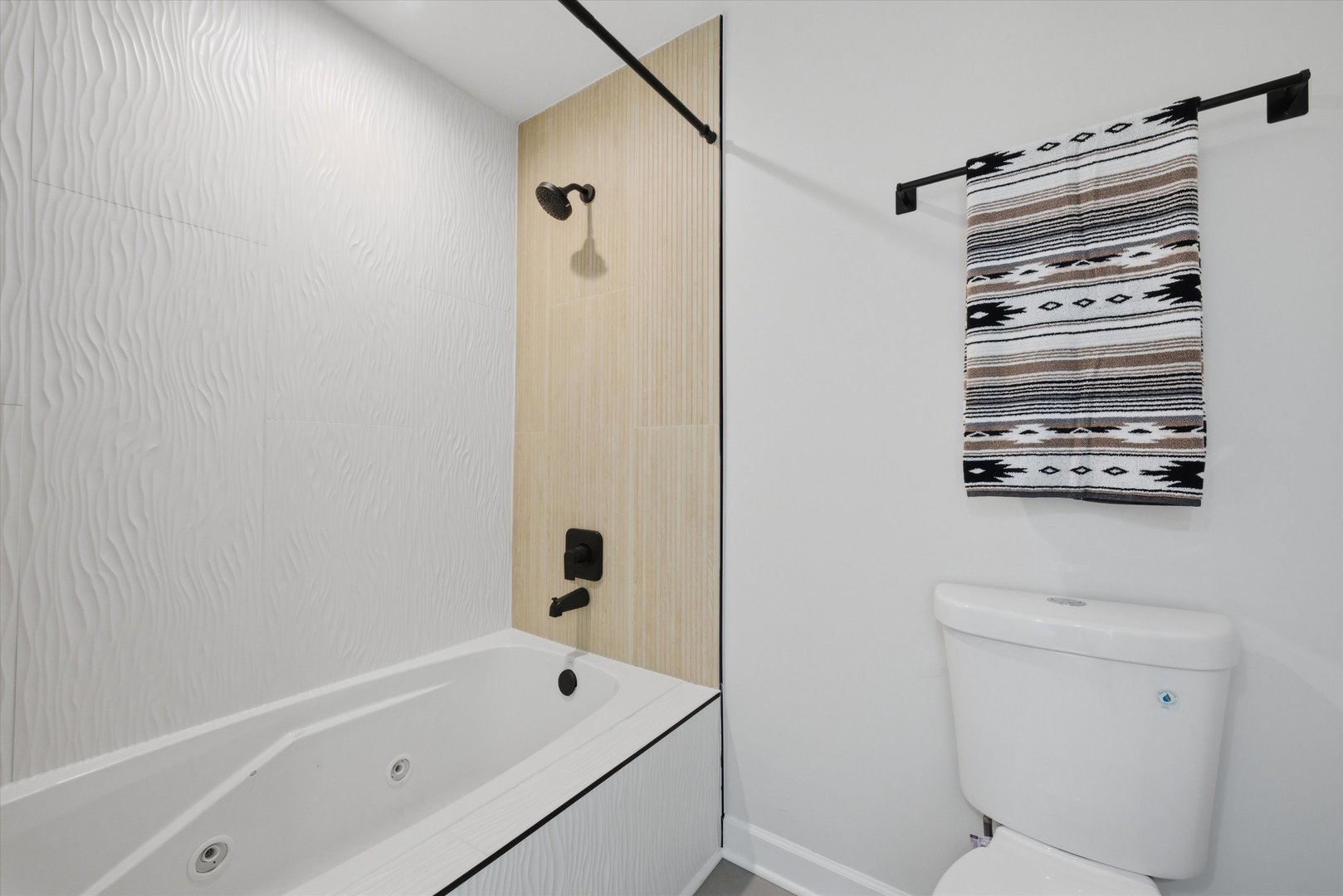2932 Polly Lane Flossmoor, IL 60422 - Photo 26 of 53 a bathroom with a bathtub and a shower