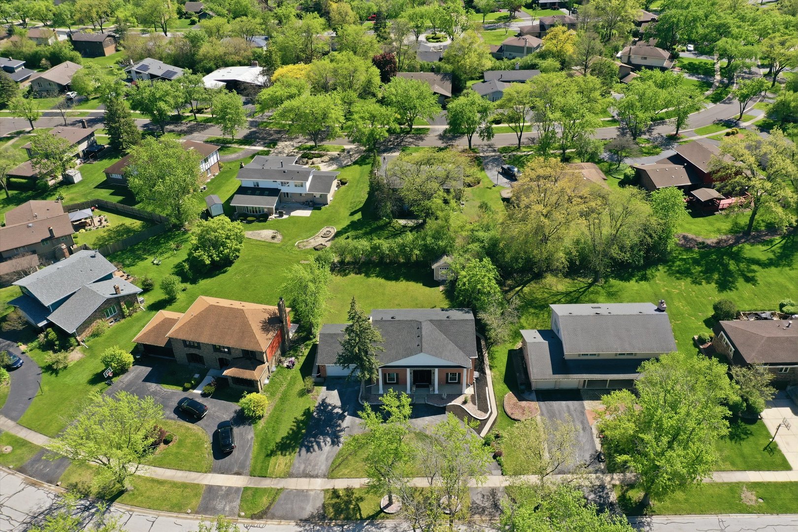 2932 Polly Lane Flossmoor, IL 60422 - Photo 45 of 53 an aerial view of multiple houses with yard