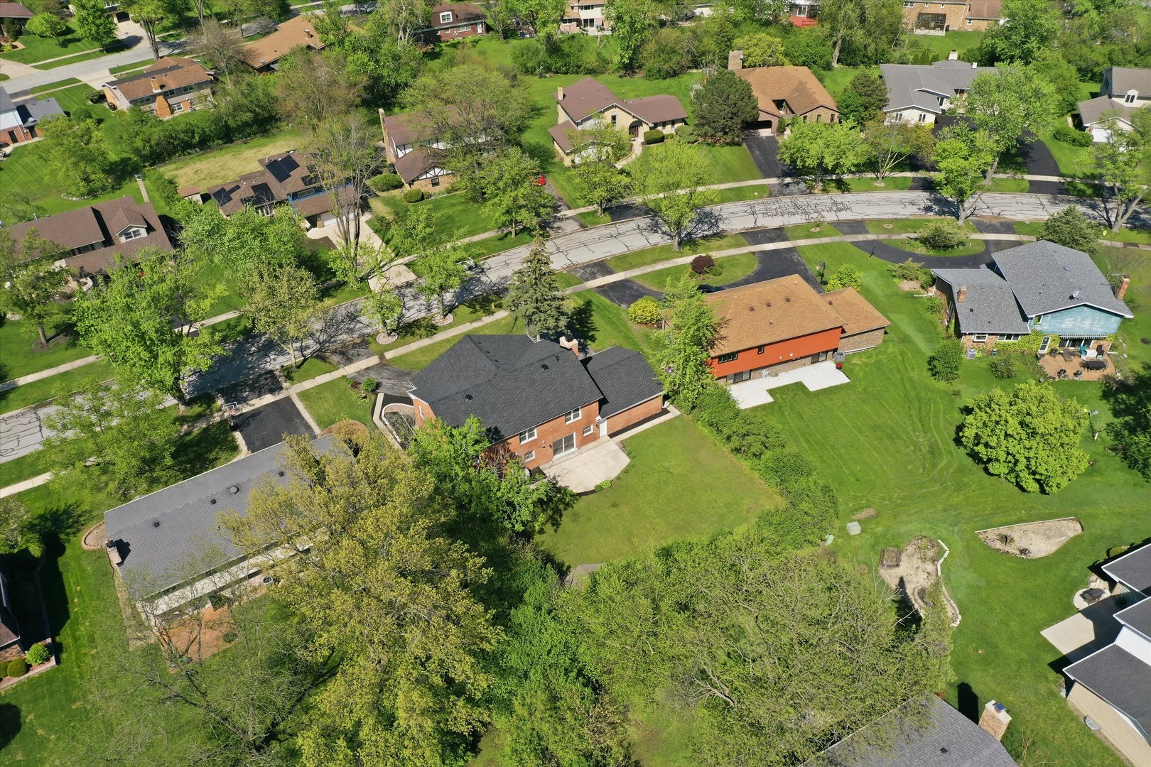 2932 Polly Lane Flossmoor, IL 60422 - Photo 48 of 53 an aerial view of a house with a yard