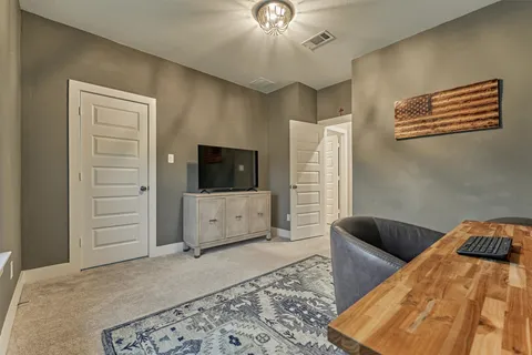a view of a livingroom with furniture