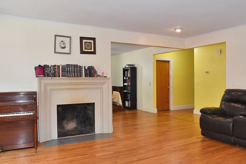 124 Edgehill Road Providence, RI 02906 - Photo 3 of 29 Living Room