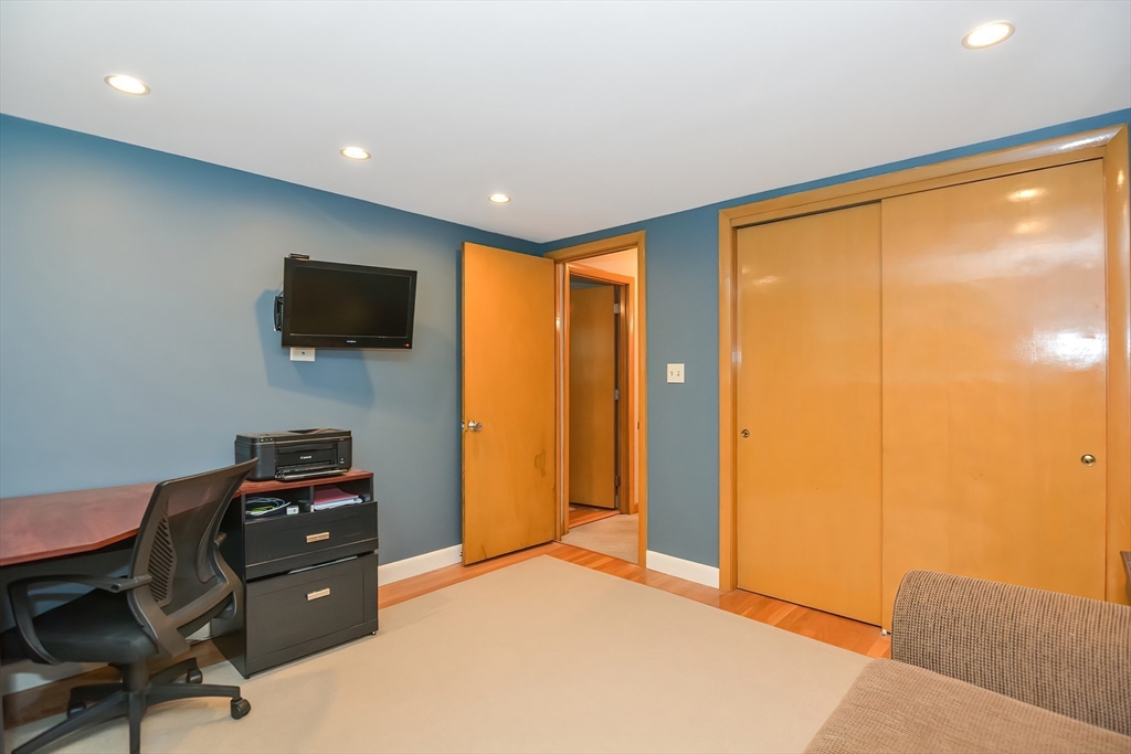 45 Jacqueline Road, Unit 2 Waltham, MA 02452 - Photo 3 of 19 Gallery Image 3