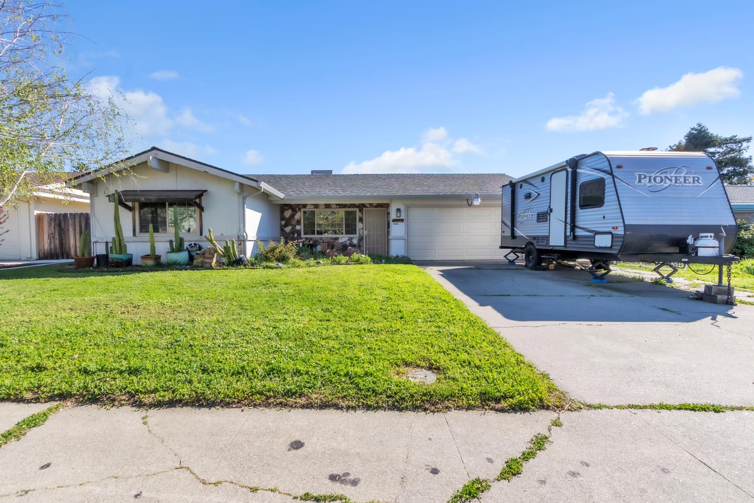 5812 Keyntel Street Citrus Heights, CA 95621 - Photo 2 of 30 a front view of a house with a yard