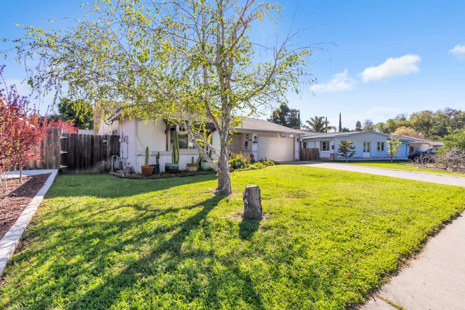 5812 Keyntel Street Citrus Heights, CA 95621 - Photo 4 of 30 a view of a house with swimming pool and a yard