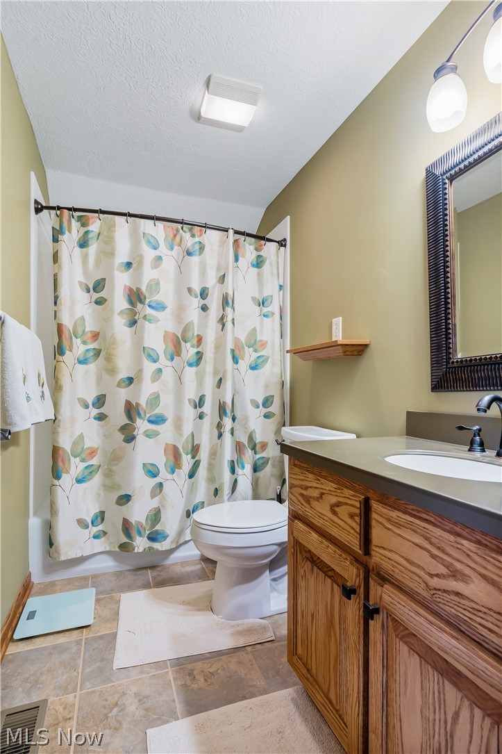 2504 Charing Cross Road Northwest Canton, OH 44708 - Photo 23 of 34 Full bath