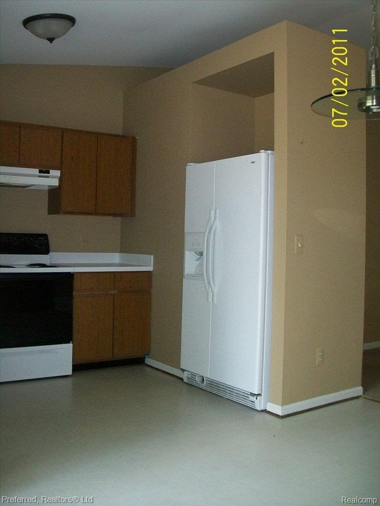 648 Decker Road Walled Lake, MI 48390 - Photo 5 of 22 Kitchen