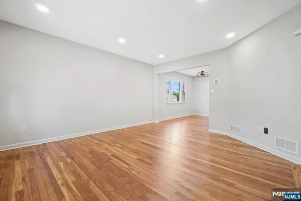 $3,600 | 100 Cortlandt Place, Tenafly, NJ 07670
