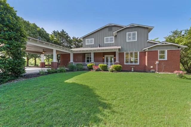 a view of livingroom with hardwood floor and a ceiling fan
