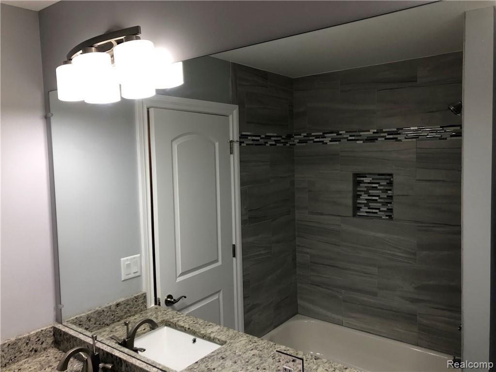 23700 Rockingham Street Southfield, MI 48033 - Photo 19 of 43 IMG_2930.JPG