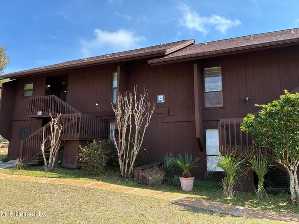 $153,400 | 107 Molokai Villiage, Unit B, Diamondhead, MS 39525
