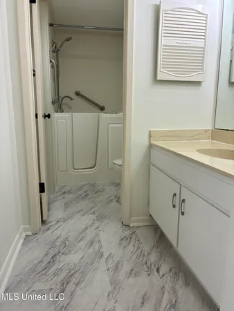 $153,400 | 107 Molokai Villiage, Unit B, Diamondhead, MS 39525