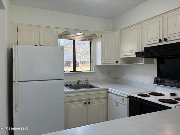 $153,400 | 107 Molokai Villiage, Unit B, Diamondhead, MS 39525