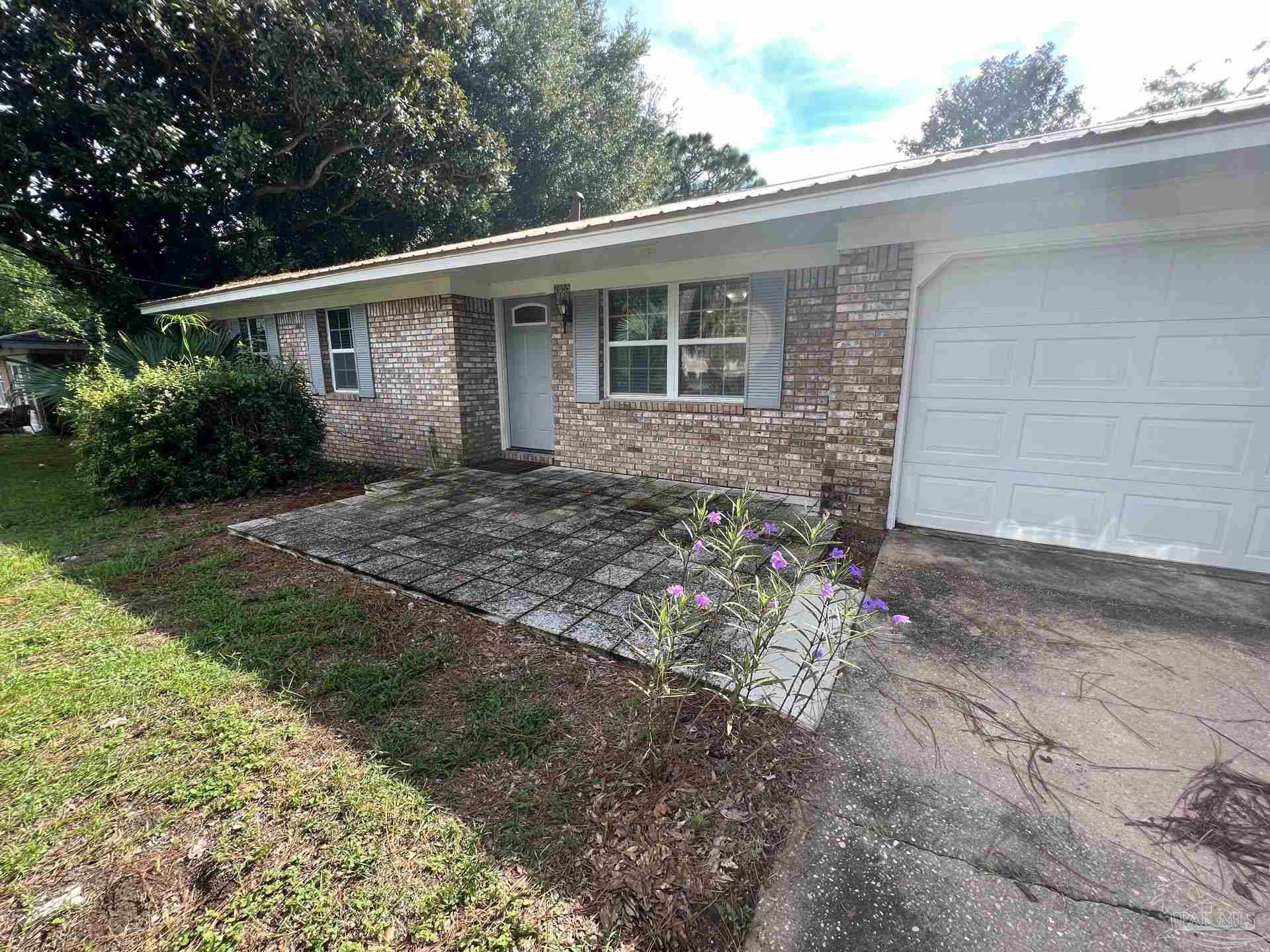 2855 Bayview Way Pensacola, FL 32503 - Photo 2 of 19