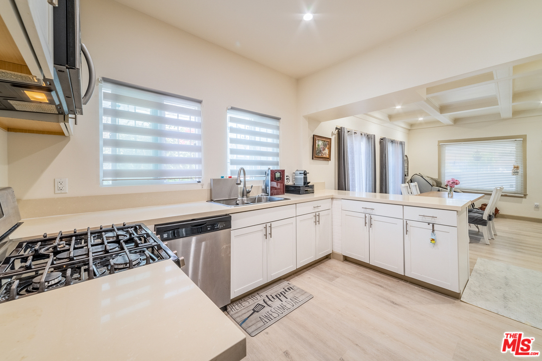 185 South Virgil Avenue Los Angeles, CA 90004 - Photo 10 of 31