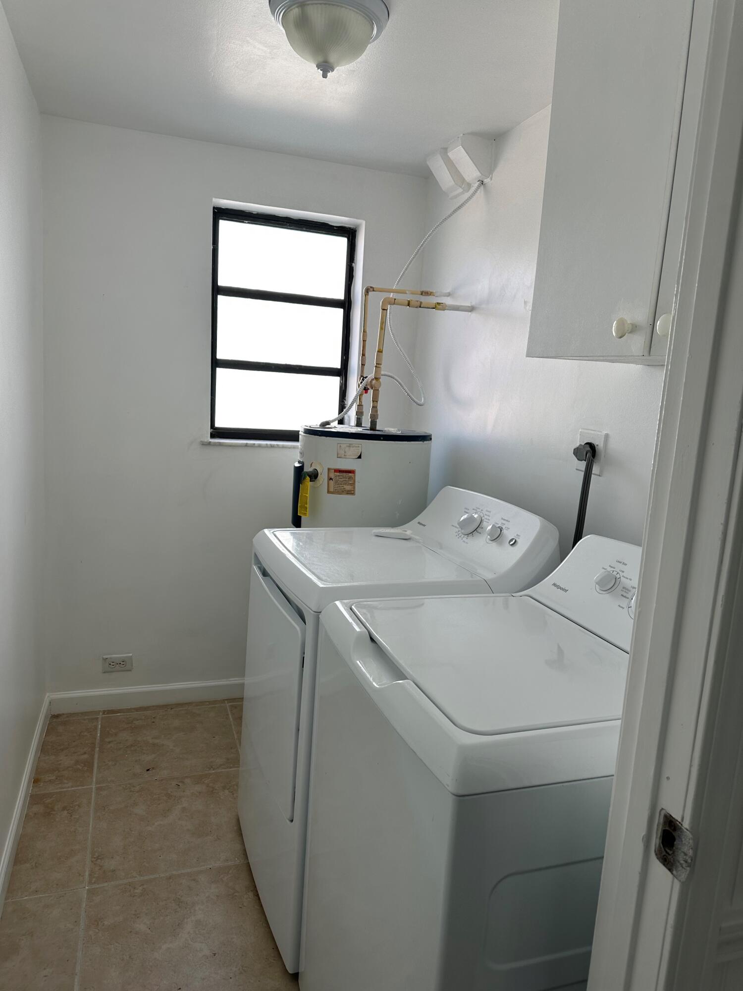 16 Shoreland Drive Key Largo, FL 33037 - Photo 16 of 16 a utility room with dryer and washer