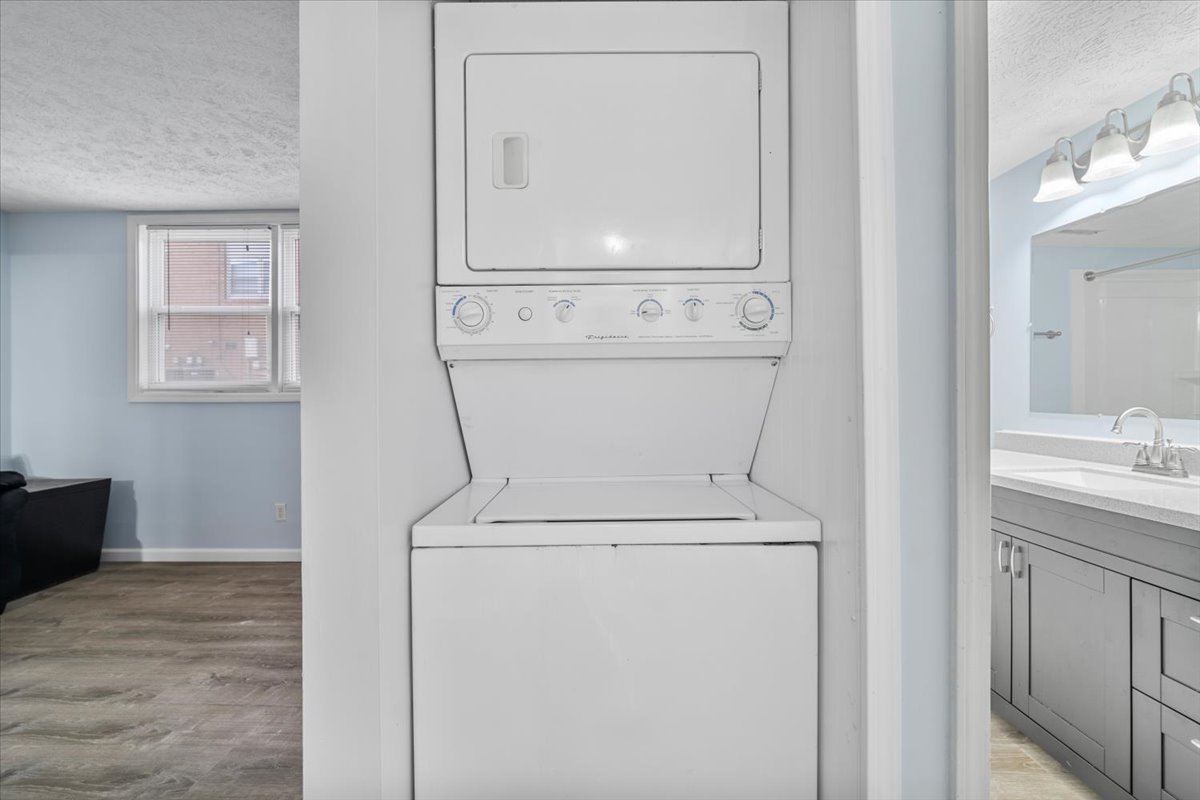 10 Willedrob Road, Unit 7 Bloomington, IL 61701 - Photo 12 of 17 Gallery Image 12