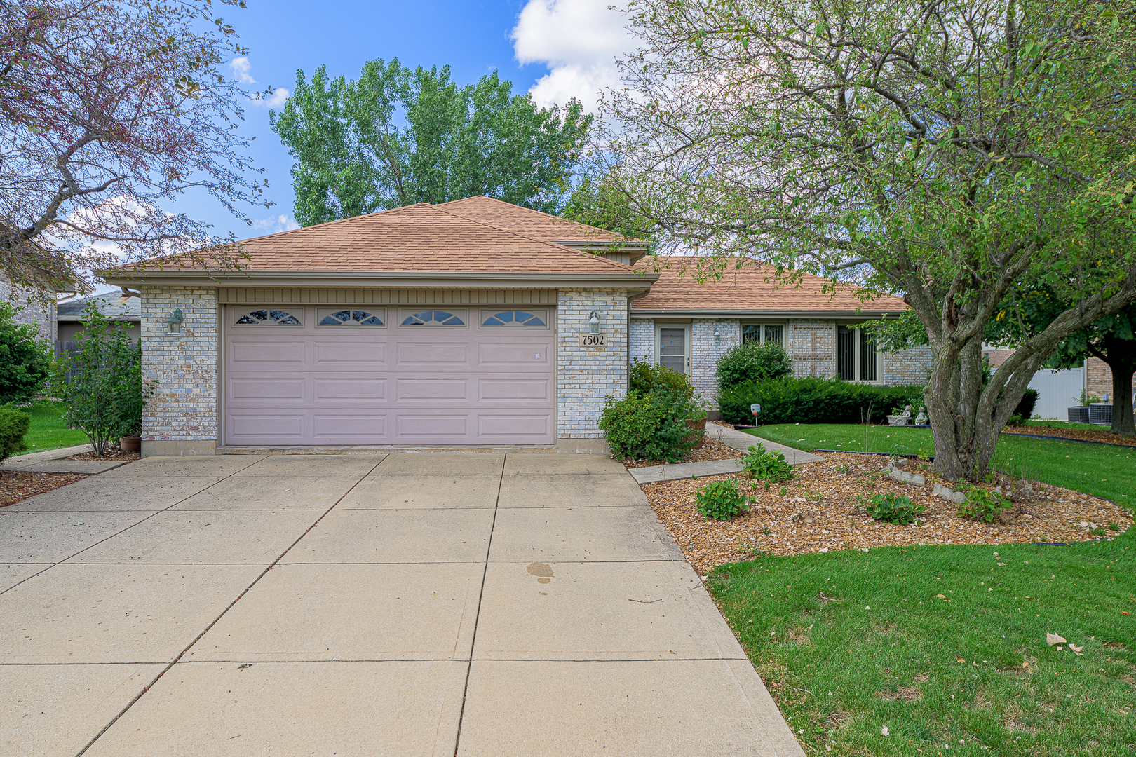 7502 West Lakeside Drive Frankfort, IL 60423 - Photo 1 of 15 Gallery Image 1