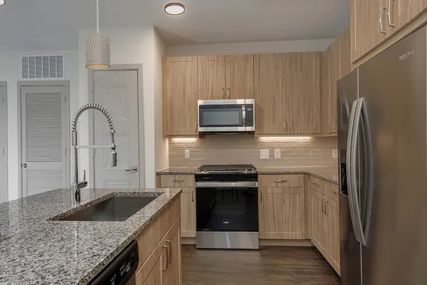 $2,082 | 8900 Six Pines Drive, Unit 125, The Woodlands, TX 77380