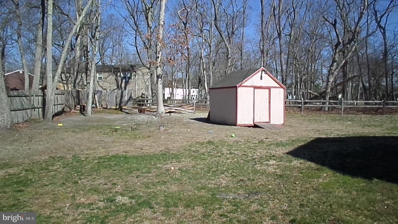 129 Country Lane Sicklerville, NJ 08081 - Photo 44 of 53 a backyard of a house with a large tree