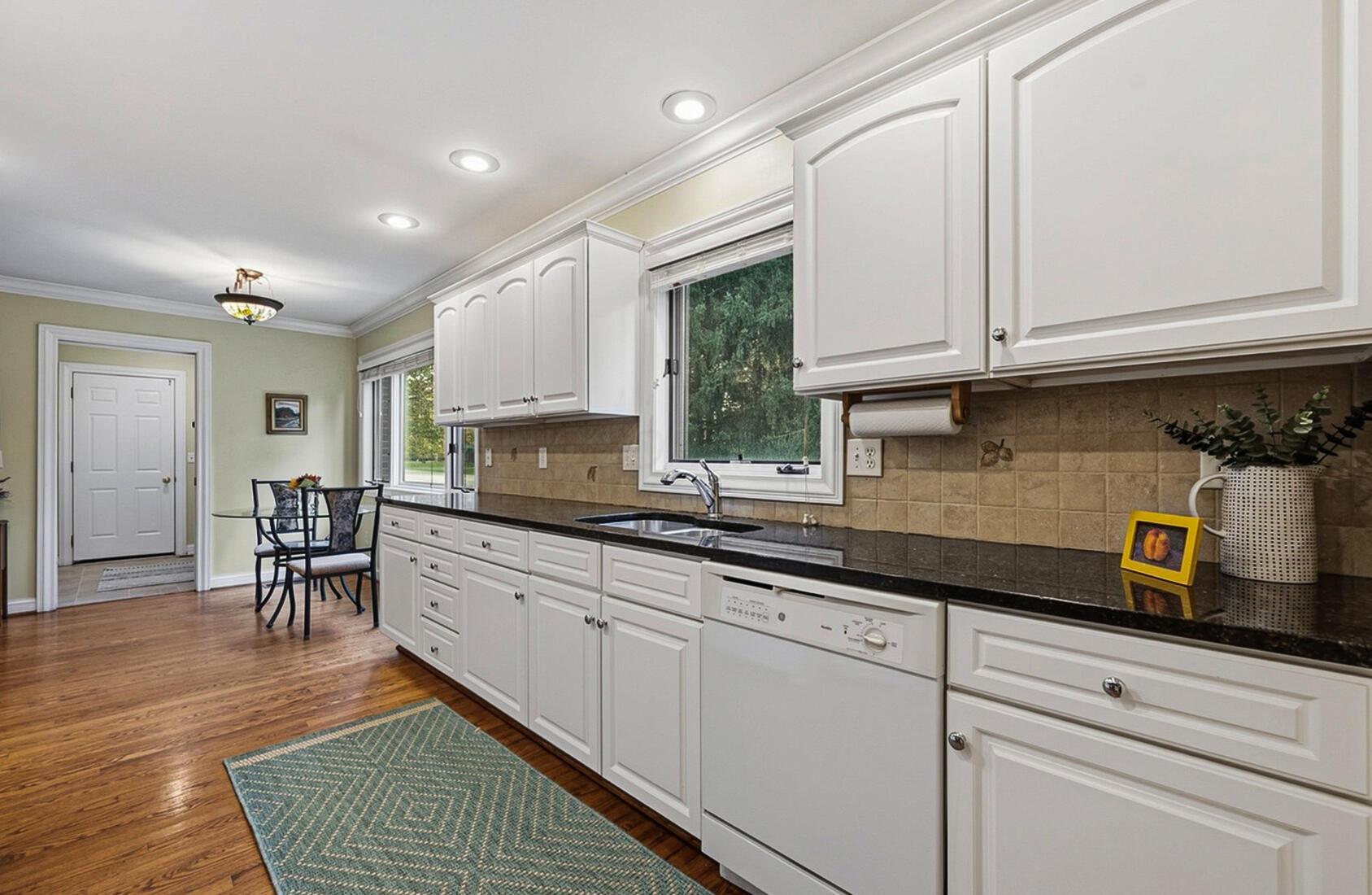 5753 Newgate Road Dublin, OH 43017 - Photo 10 of 46 Kitchen