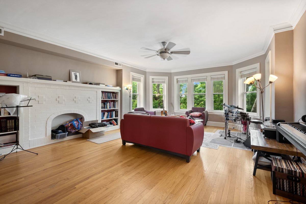 2732 West Greenleaf Avenue, Unit 3 Chicago, IL 60645 - Photo 4 of 15