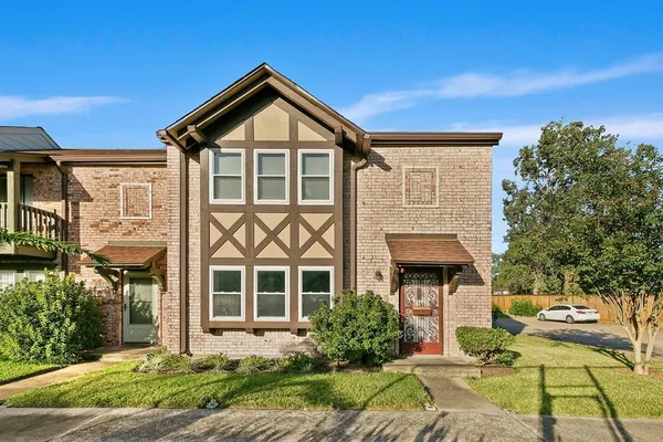 $1,950 | 2324 Shadowdale Drive, Unit 294, Houston, TX 77043