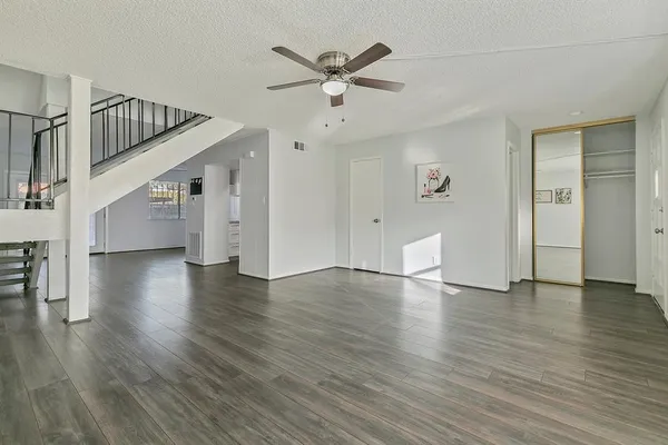 $1,950 | 2324 Shadowdale Drive, Unit 294, Houston, TX 77043