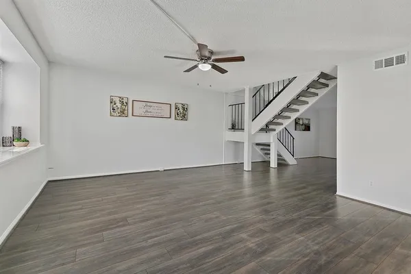 $1,950 | 2324 Shadowdale Drive, Unit 294, Houston, TX 77043