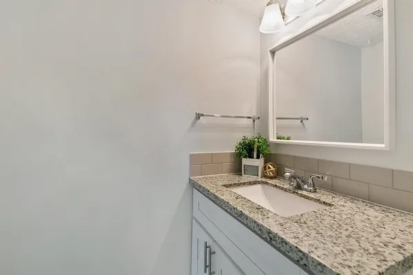 $1,950 | 2324 Shadowdale Drive, Unit 294, Houston, TX 77043