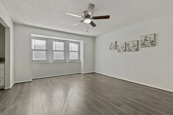 $1,950 | 2324 Shadowdale Drive, Unit 294, Houston, TX 77043