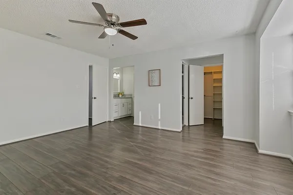 $1,950 | 2324 Shadowdale Drive, Unit 294, Houston, TX 77043