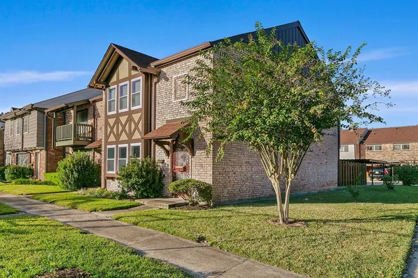 $1,950 | 2324 Shadowdale Drive, Unit 294, Houston, TX 77043