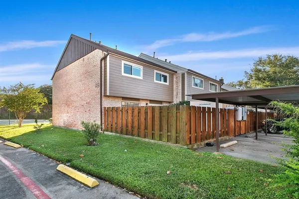 $1,950 | 2324 Shadowdale Drive, Unit 294, Houston, TX 77043