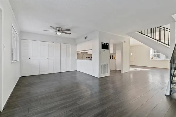 $1,950 | 2324 Shadowdale Drive, Unit 294, Houston, TX 77043