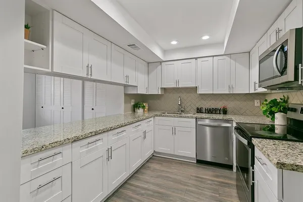 $1,950 | 2324 Shadowdale Drive, Unit 294, Houston, TX 77043