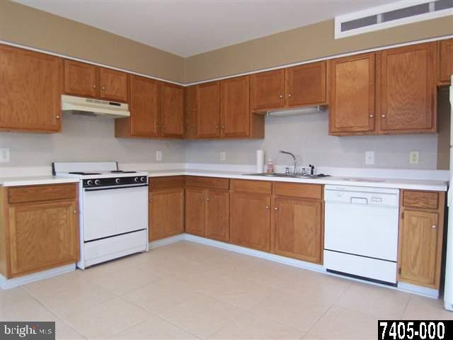 1750 Topaz Road York, PA 17408 - Photo 8 of 25 Gallery Image 8