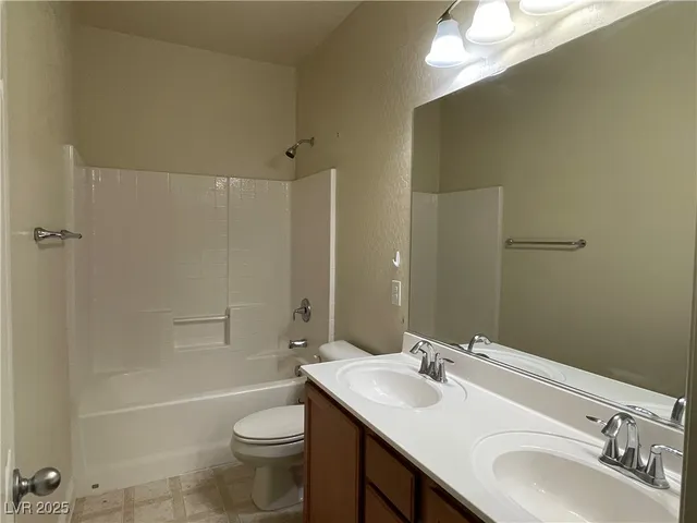 $2,350 | 315 Bridgeton Cross Court, Las Vegas, NV 89148
