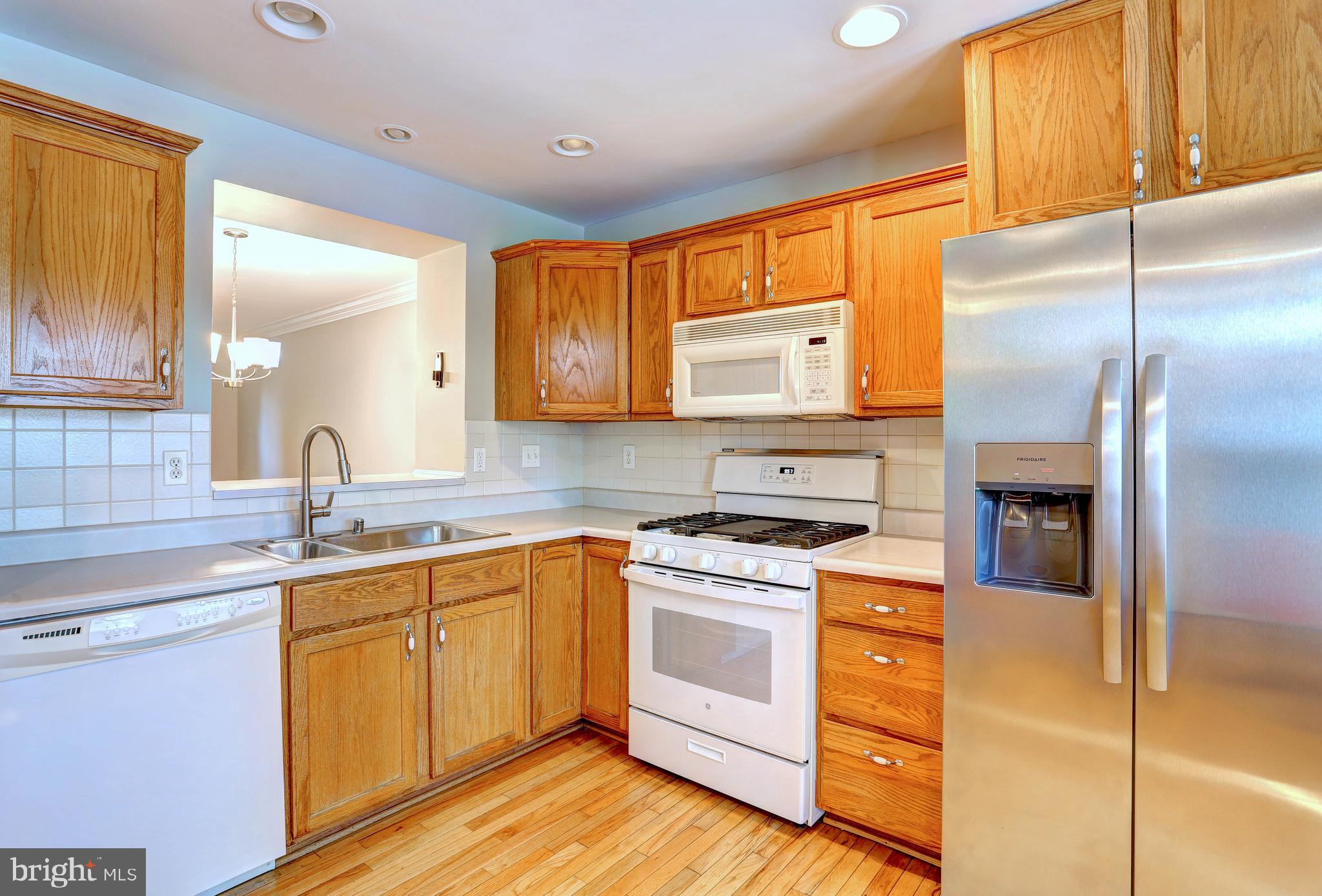 6136 Starburn Path Columbia, MD 21045 - Photo 4 of 35 a kitchen with a sink stove and refrigerator
