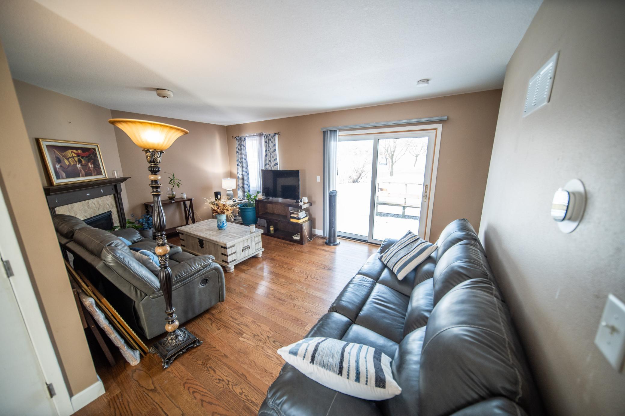 907 40th Street Northwest Rochester, MN 55901 - Photo 5 of 59