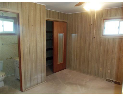 55279 Sundown Road South Bend, IN 46628 - Photo 4 of 12