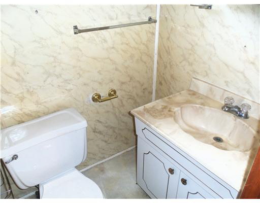 55279 Sundown Road South Bend, IN 46628 - Photo 7 of 12