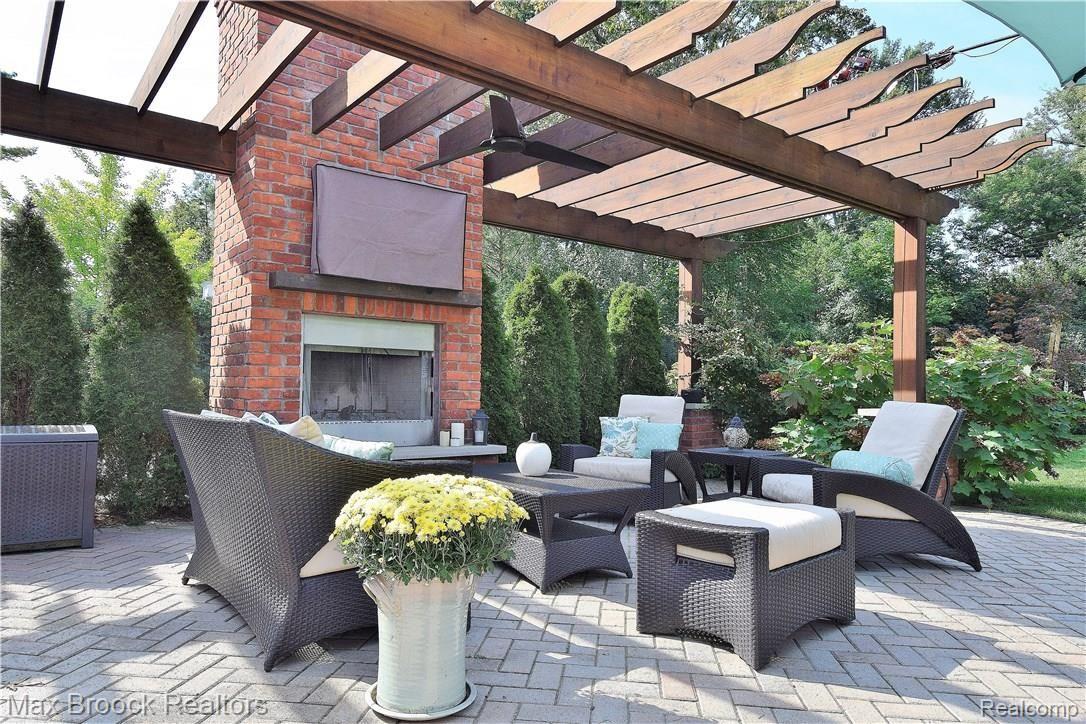 873 North Cranbrook Road Bloomfield Hills, MI 48301 - Photo 19 of 23 Outdoor Fireplace.jpg