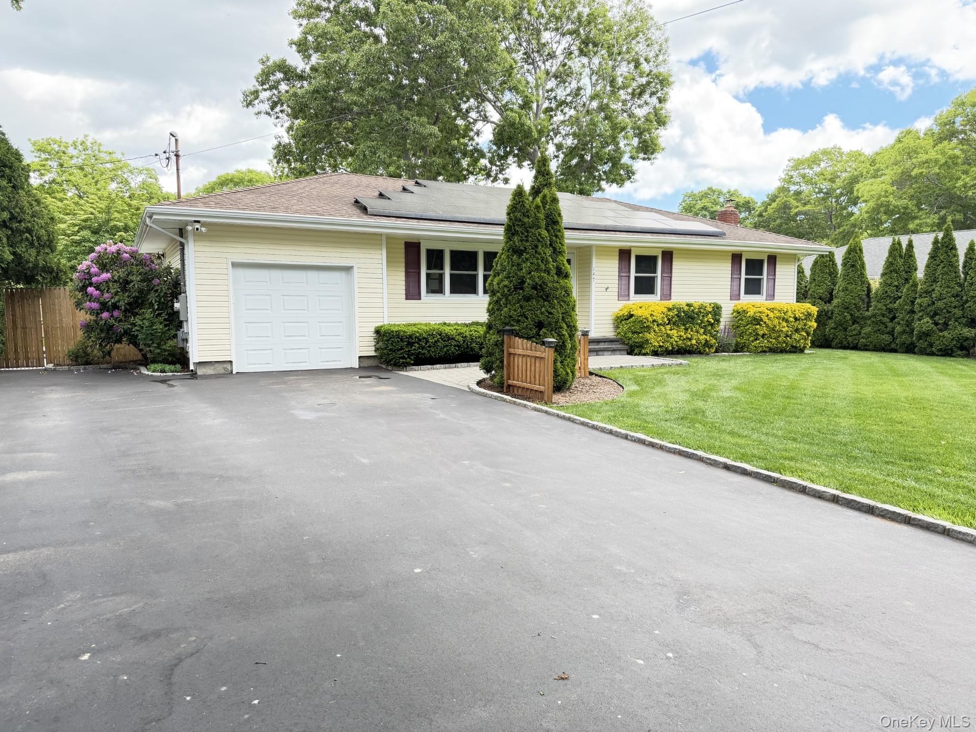 147 Hounslow Road Shirley, NY 11967 - Photo 2 of 31
