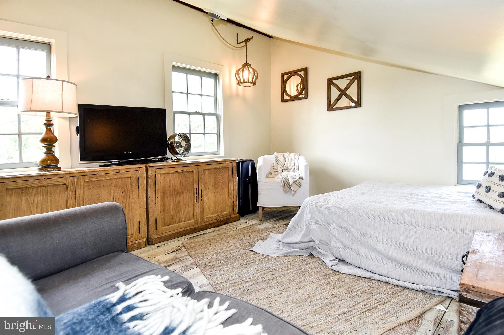18211 Barnesville Road Barnesville, MD 20838 - Photo 22 of 35 UPPER LEVEL BEDROOM 3