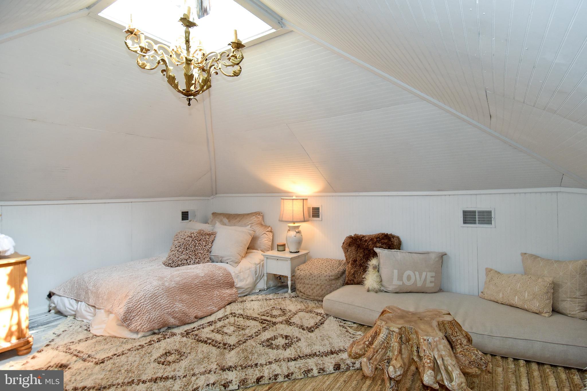 18211 Barnesville Road Barnesville, MD 20838 - Photo 24 of 35 UPPER LEVEL 2 BEDROOM 4