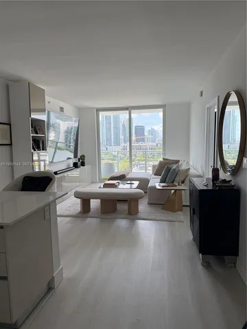 $550,000 | 4250 Biscayne Boulevard, Unit 1618, Miami, FL 33137