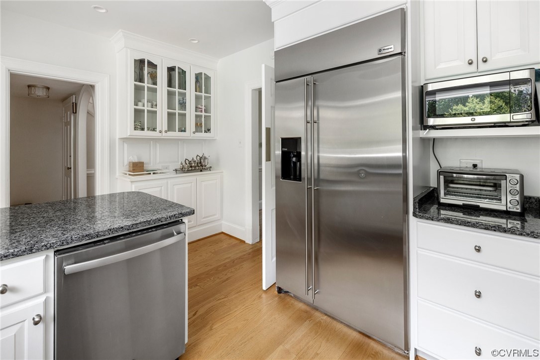 4105 Sulgrave Road Richmond, VA 23221 - Photo 7 of 30 a kitchen with granite countertop a refrigerator and a sink