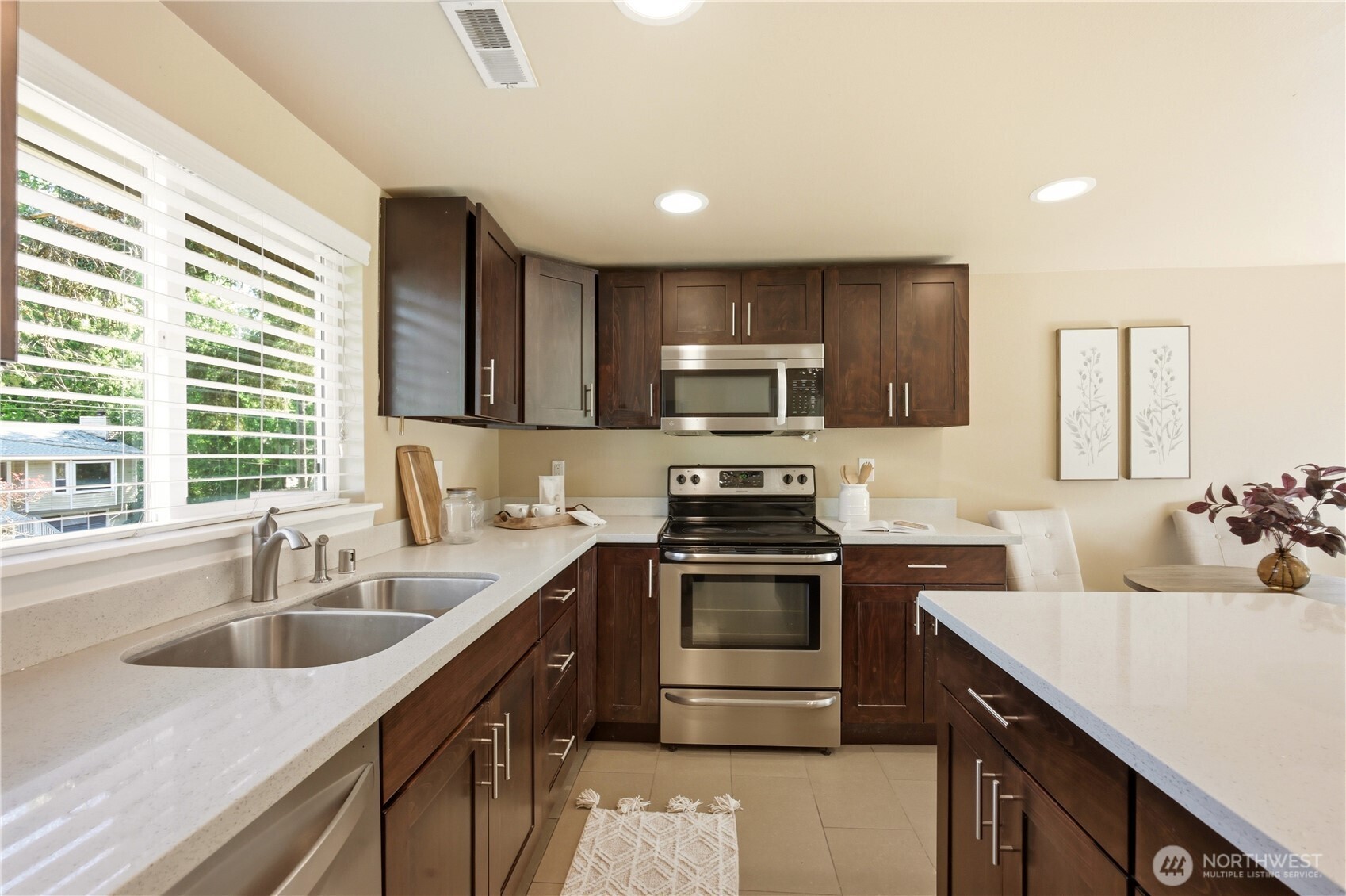 2327 Northeast 86th Street Seattle, WA 98115 - Photo 11 of 34